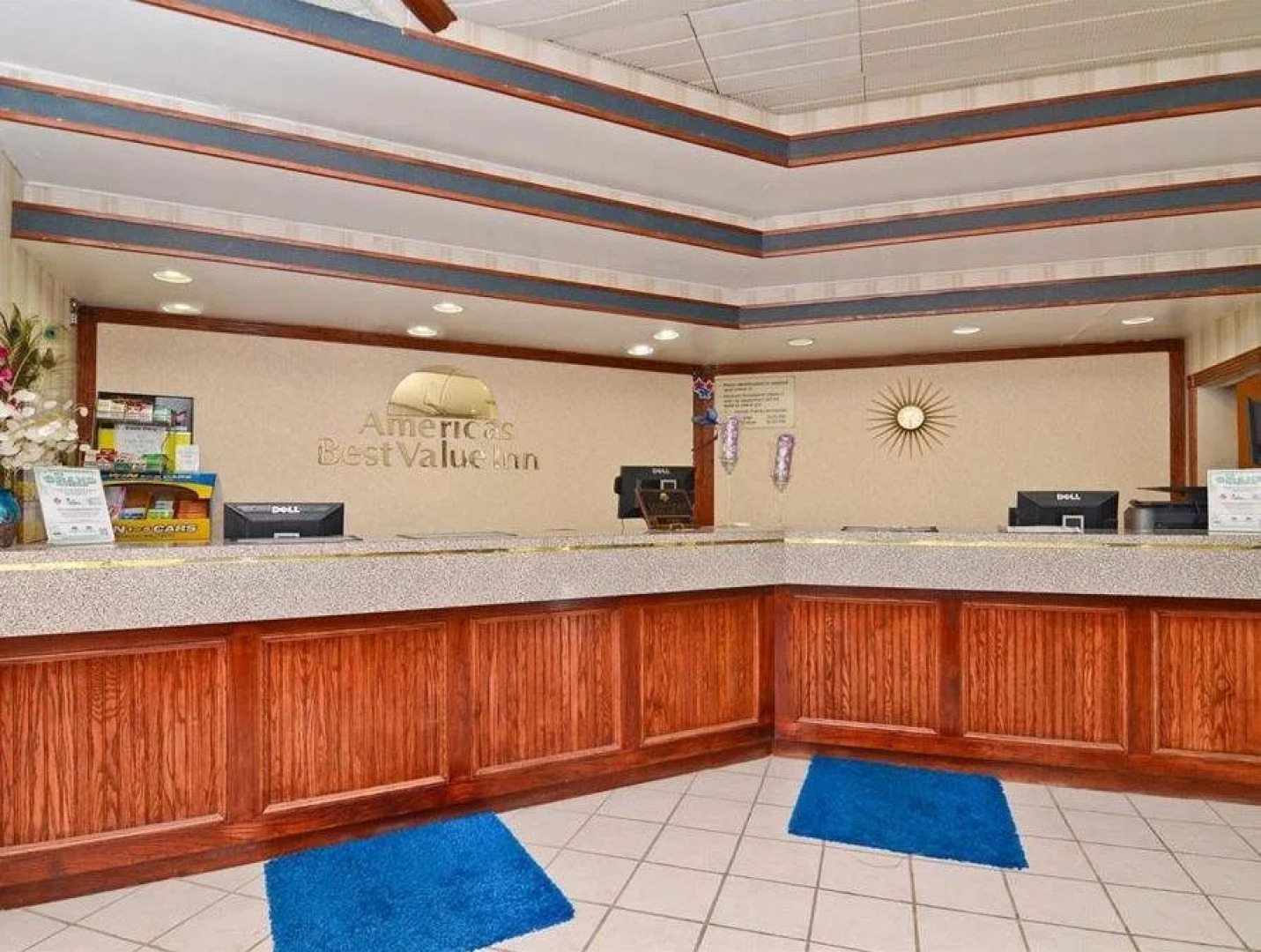 Red Carpet Inn & Suites