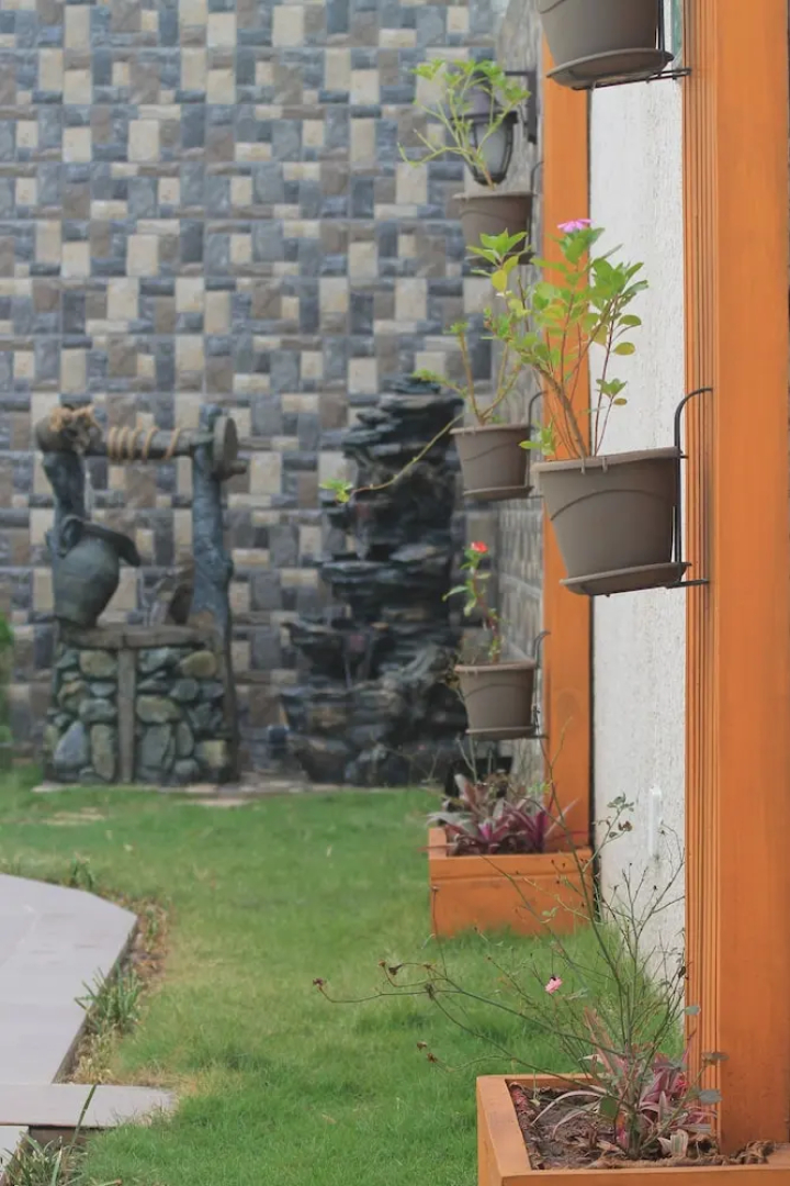 Four Season GUESTHOUSE