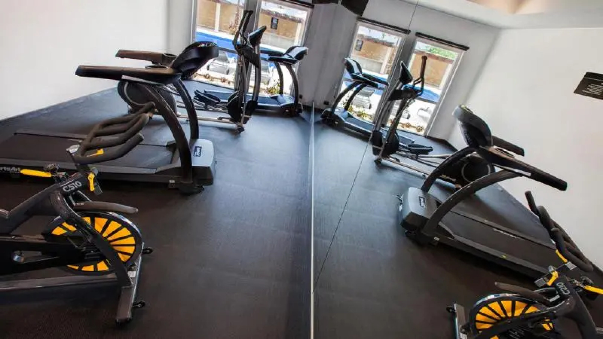 City Express Suites Cabo San Lucas