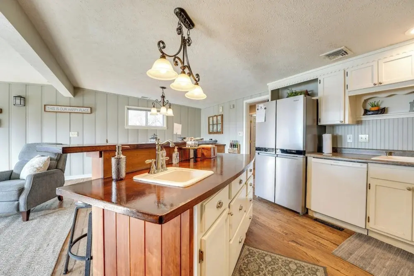 Cozy Table Rock Lake 'boathouse' w/ Pool Access