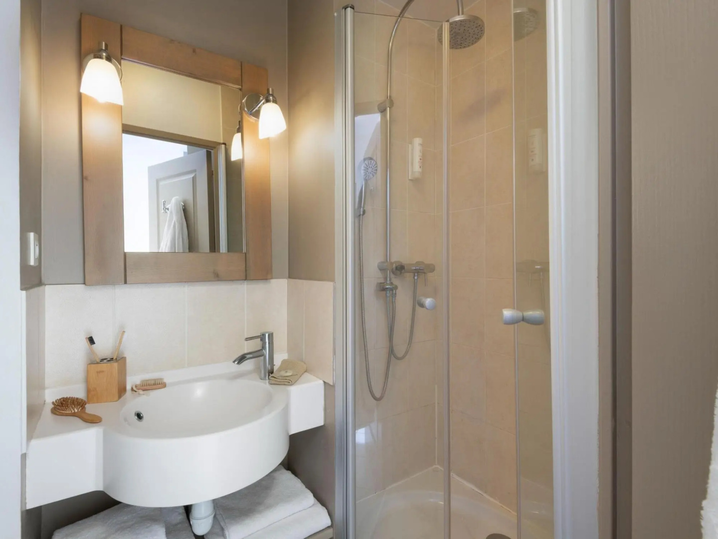 terraced house in Résidence & Spa with common pool and sauna, Houlgate