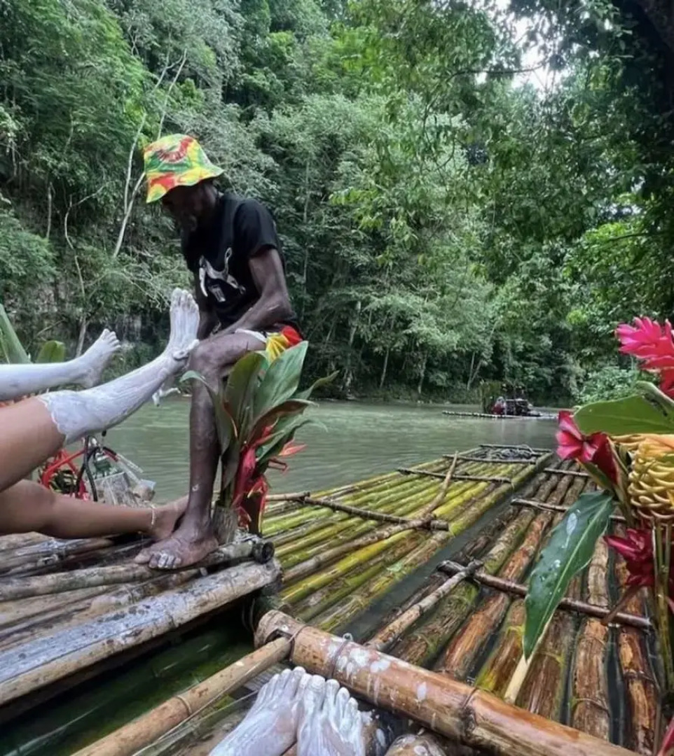 Private Pool Draxhall Gated Gym Tennis Full AC