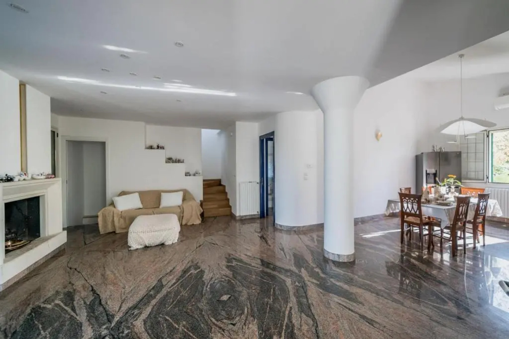 Villa con grande piscina privata e 5 camere m550