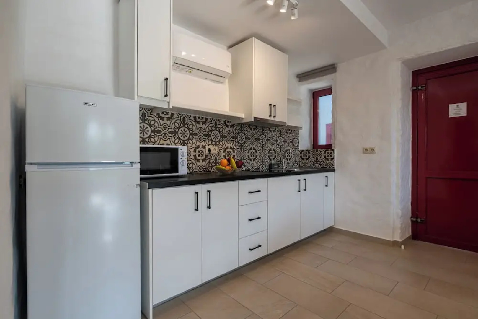 Abeloessa Methonian Hospitality