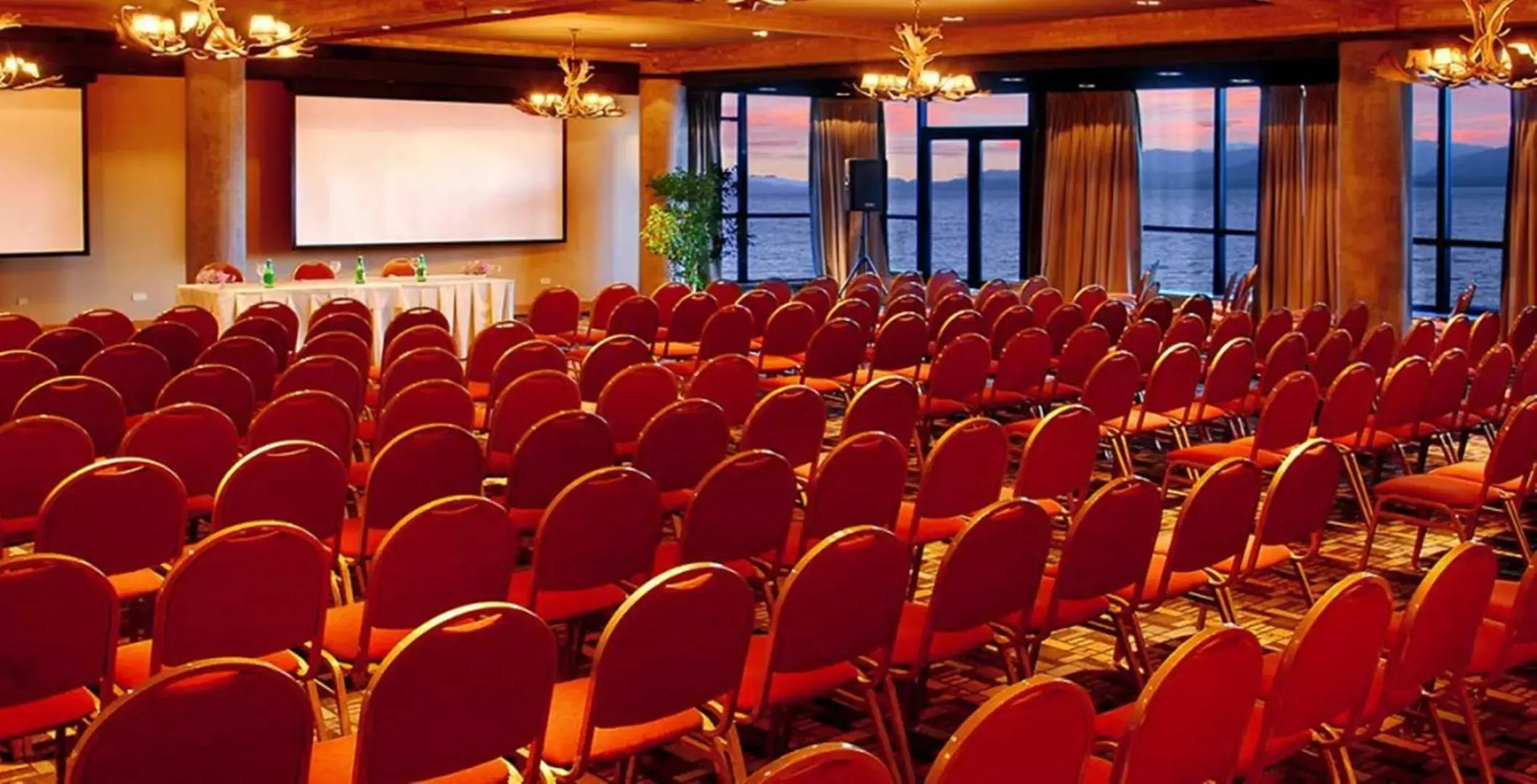 Cacique Inacayal Lake & Spa Hotel