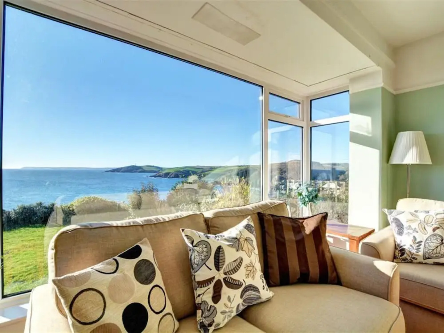 Detached Holiday Home With Garden and Unhindered View of Beautiful Nature and sea