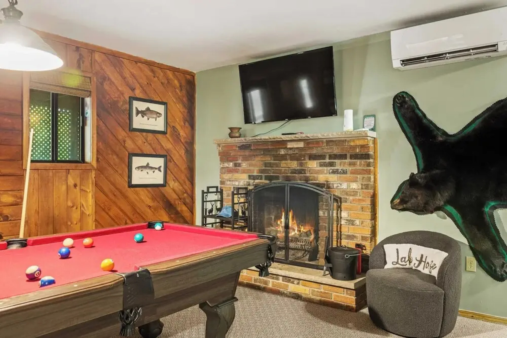 Moose Tracks by Avantstay Hot Tub, Game Room, Deck, Firepit