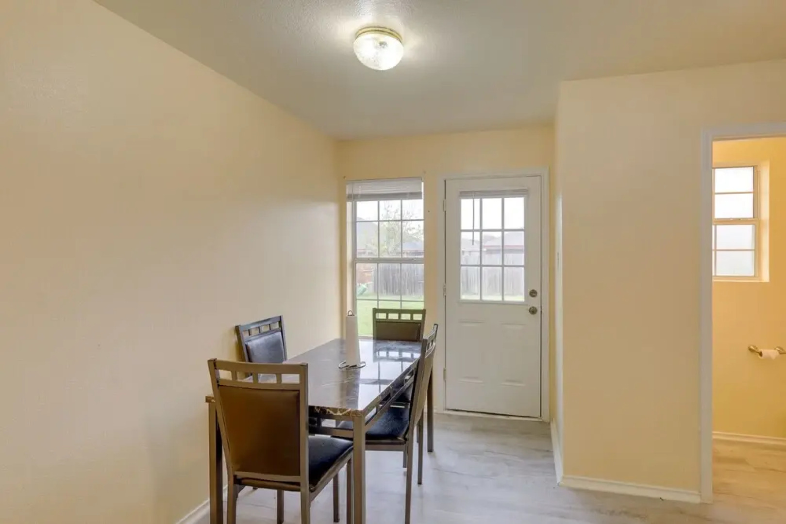 ~ 2 Blocks to Shops: Quaint Killeen Townhome!