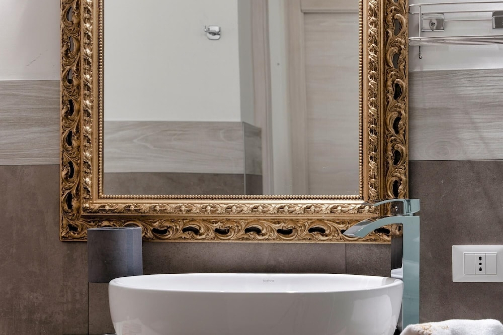 Apt24 - White House With Swimming Pool and Gym 1