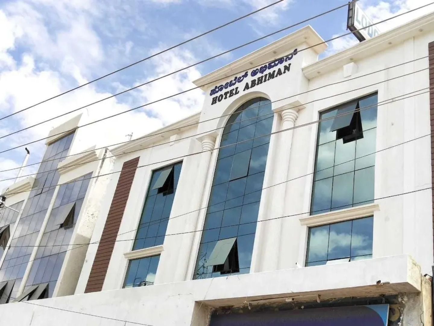 iROOMZ Hotel Abhiman