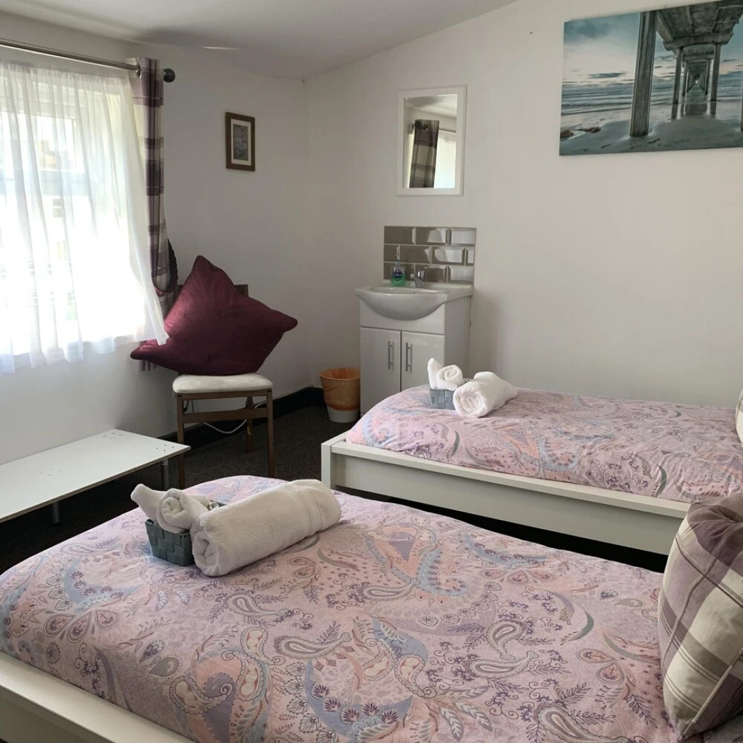 Cardigan House - Avad