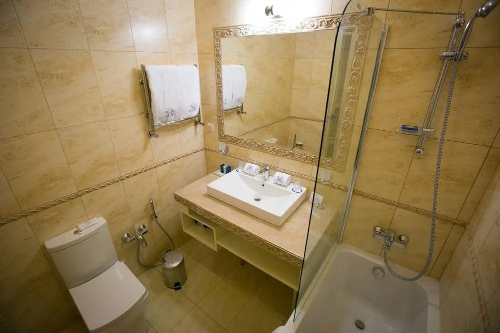 Metro Hotel Apartments