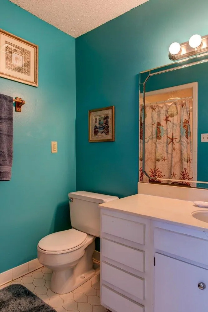 Bikinis & Martinis - Surf Club B12