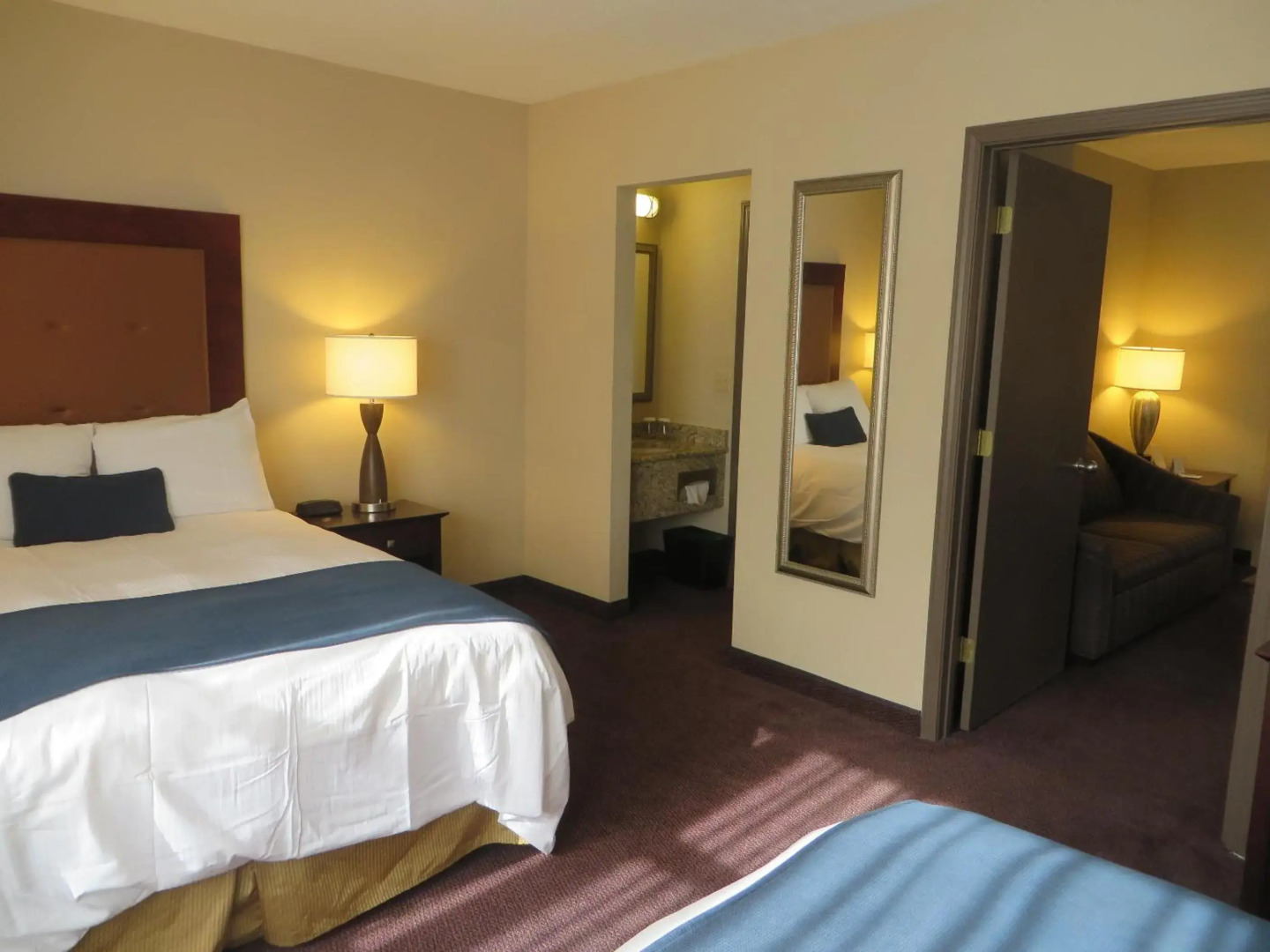 Ivy Court Inn & Suites