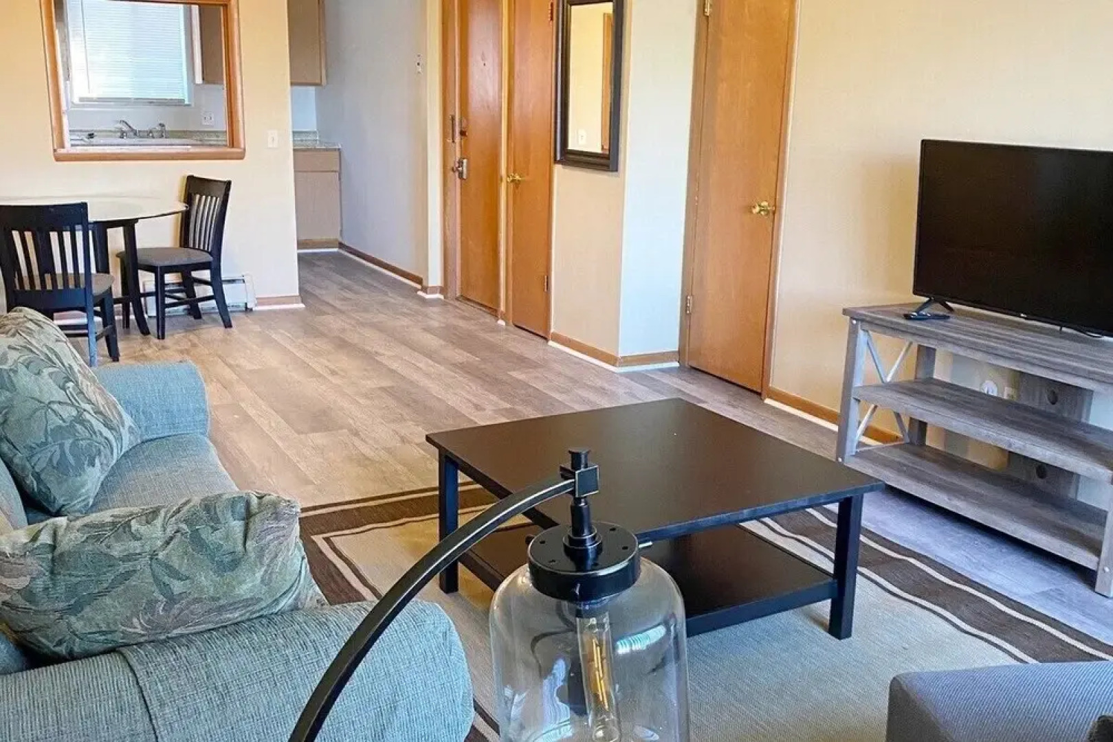 Modern, Homey 2-bedroom in Toledo