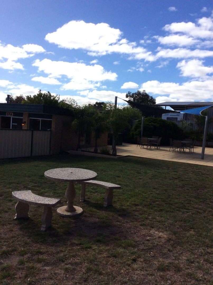 Hi Way Eight Motor Inn