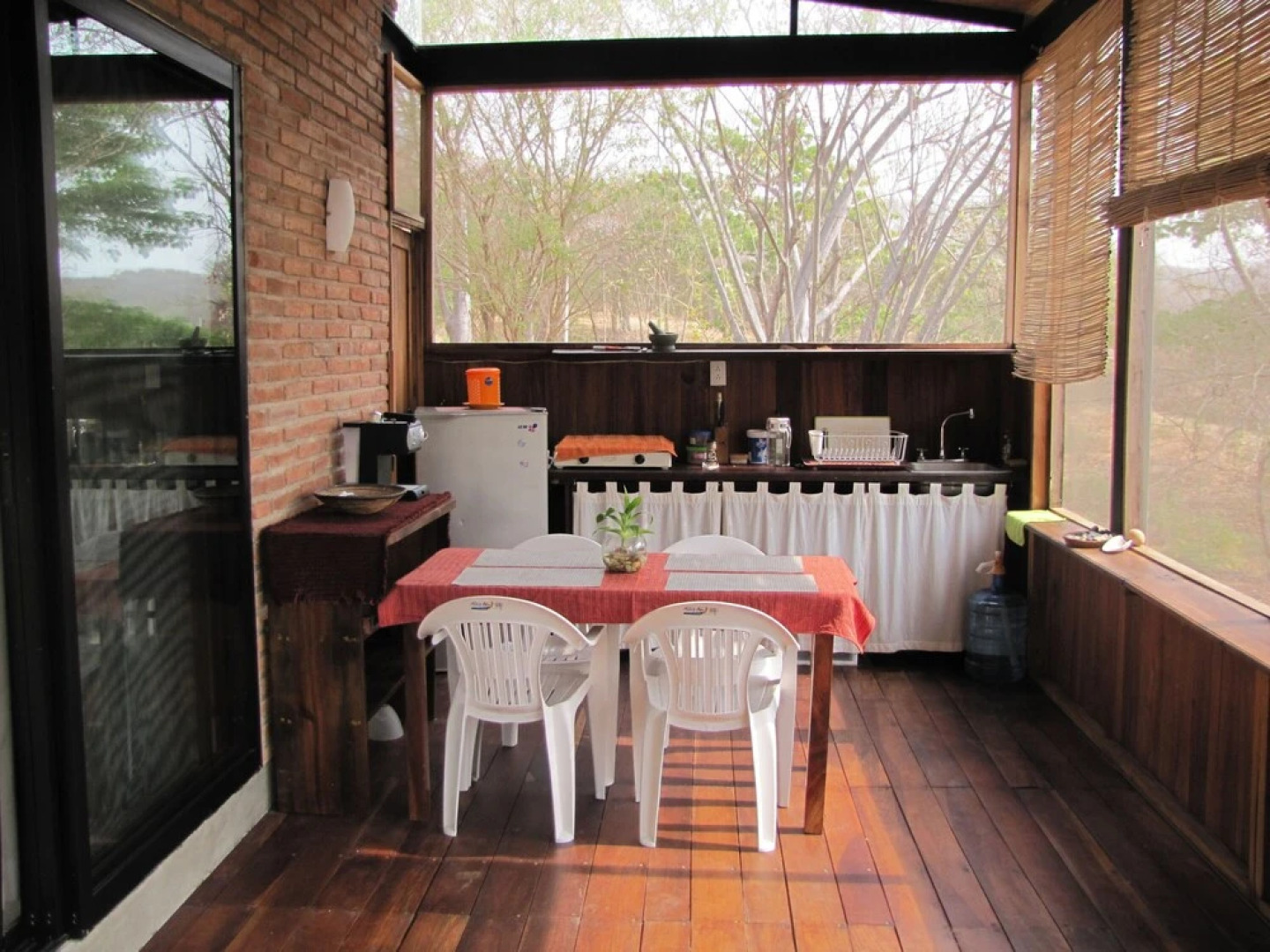 . Double Bed, Queen Size, Small Kitchen, Terrace, Wi-fi- air Condition. Quiet