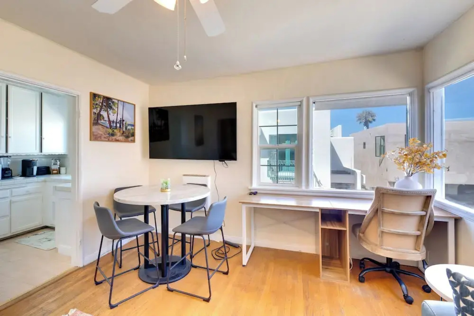 Walk to Sand & Surf - Bright Manhattan Beach Apt!