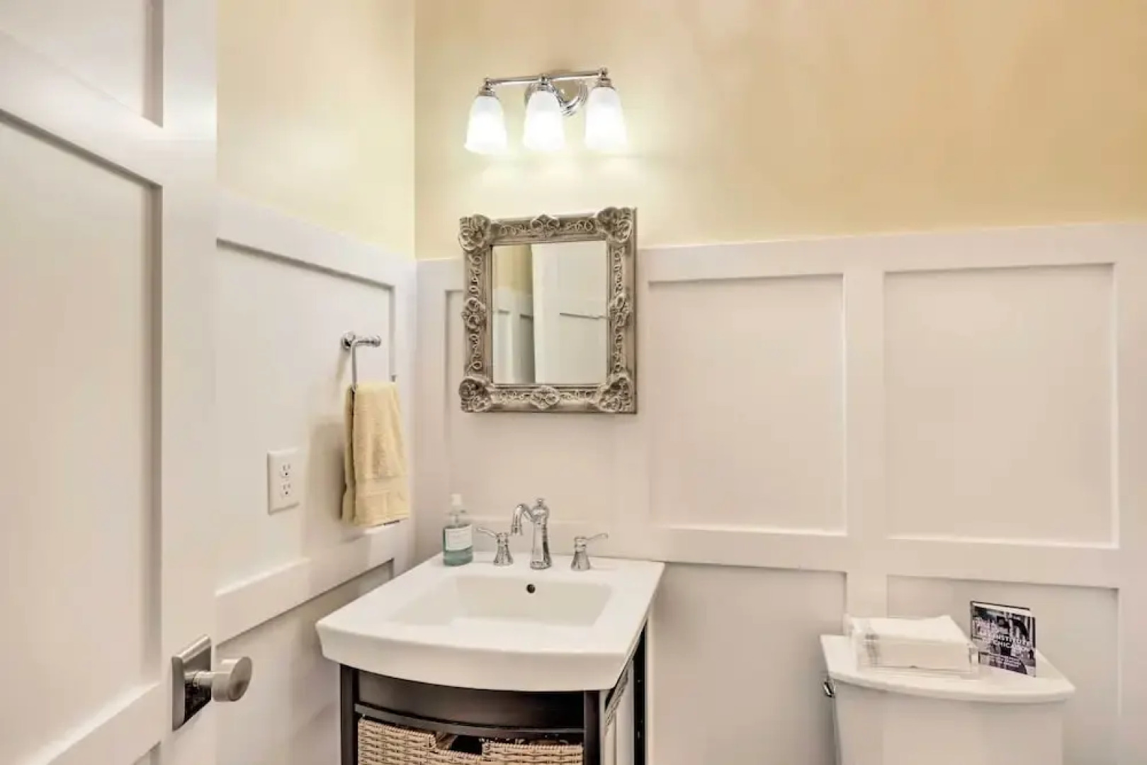 Luxe Sandy Home w/ Hot Tub: 9 Mi to Skiing!