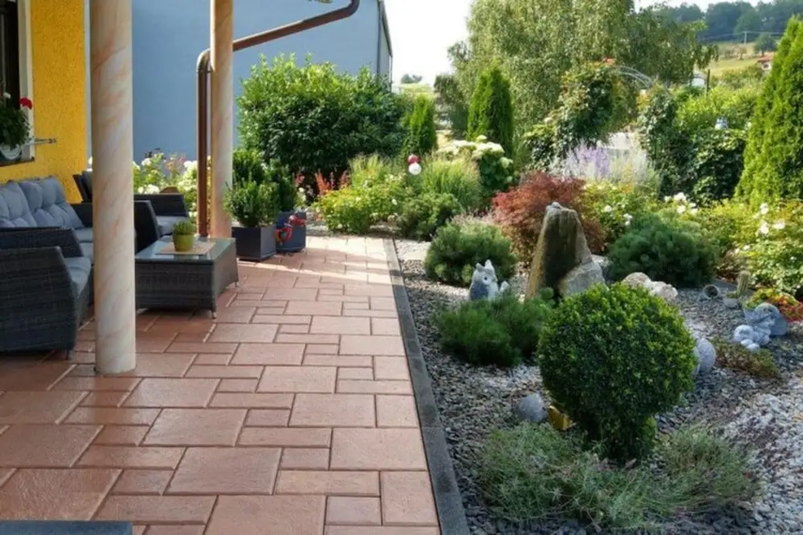 Scenic Apartment With Balcony, Garden, Deckchairs, Barbecue