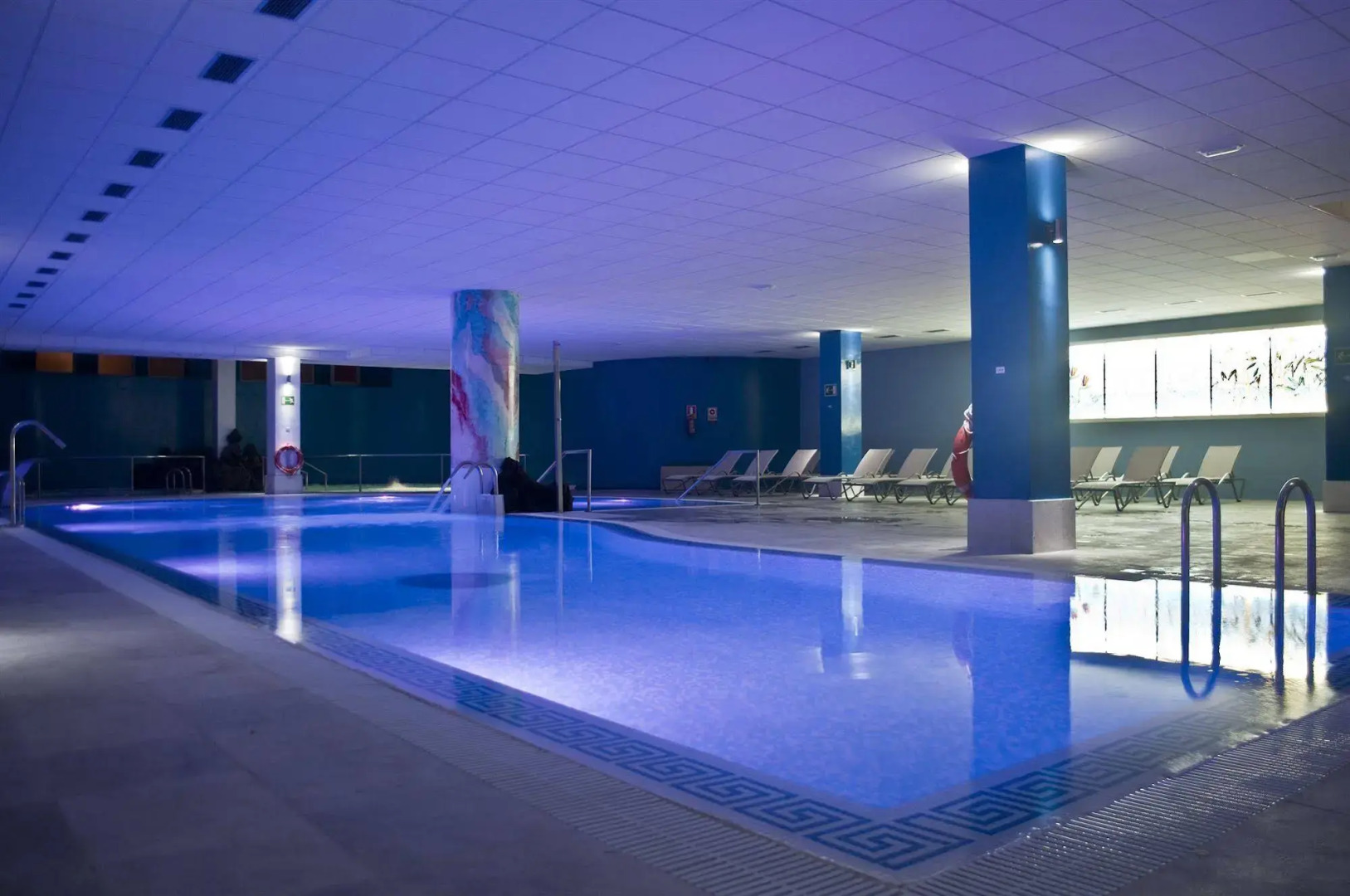 Coral La Quinta Park Suites