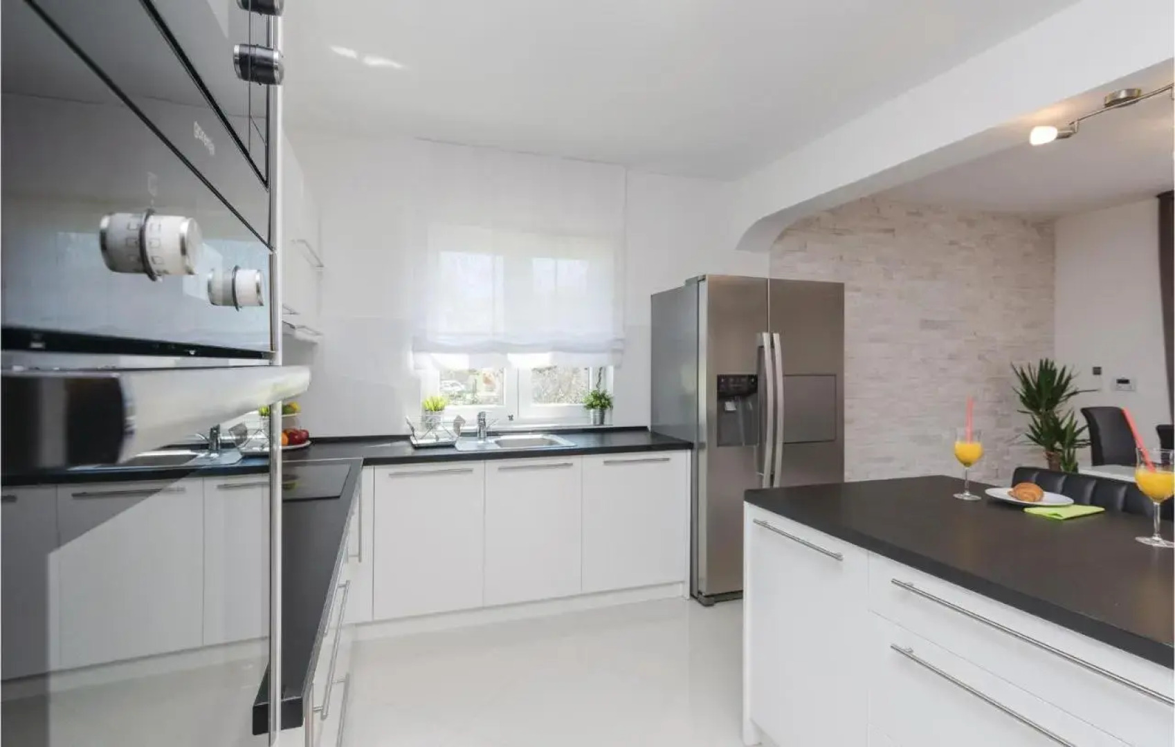 Four-Bedroom Holiday Home in Suhovare