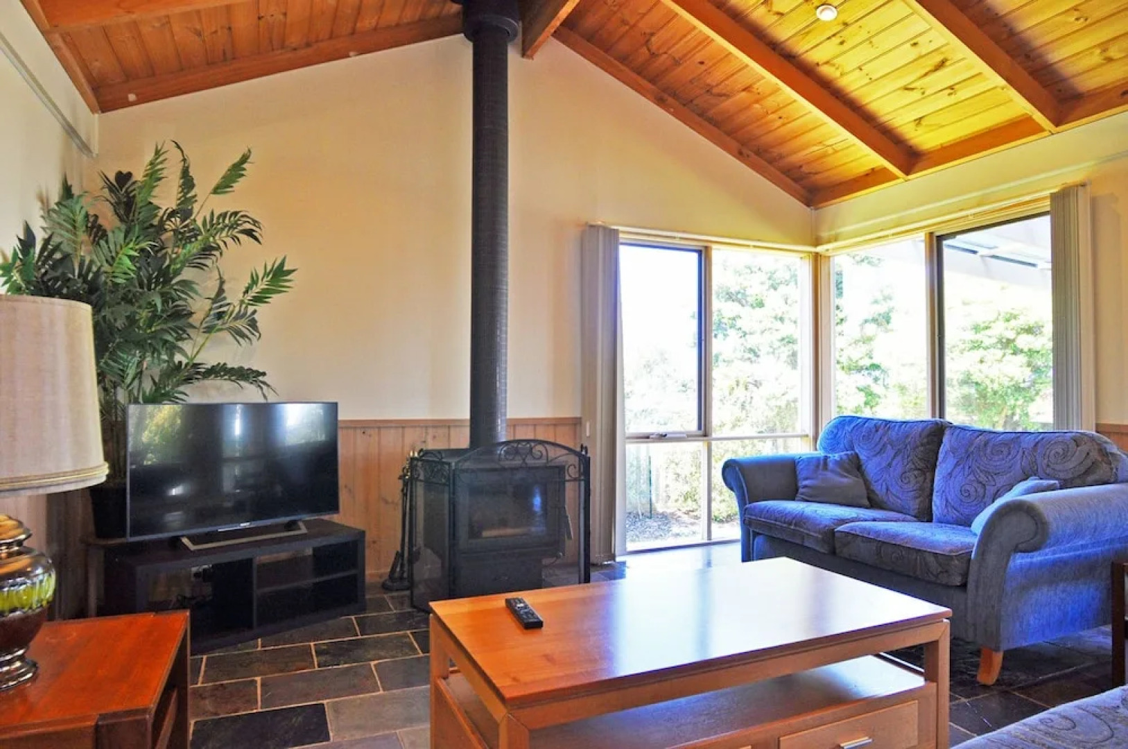 Archies Beachside Abode - Pet Friendly (Outside Only)