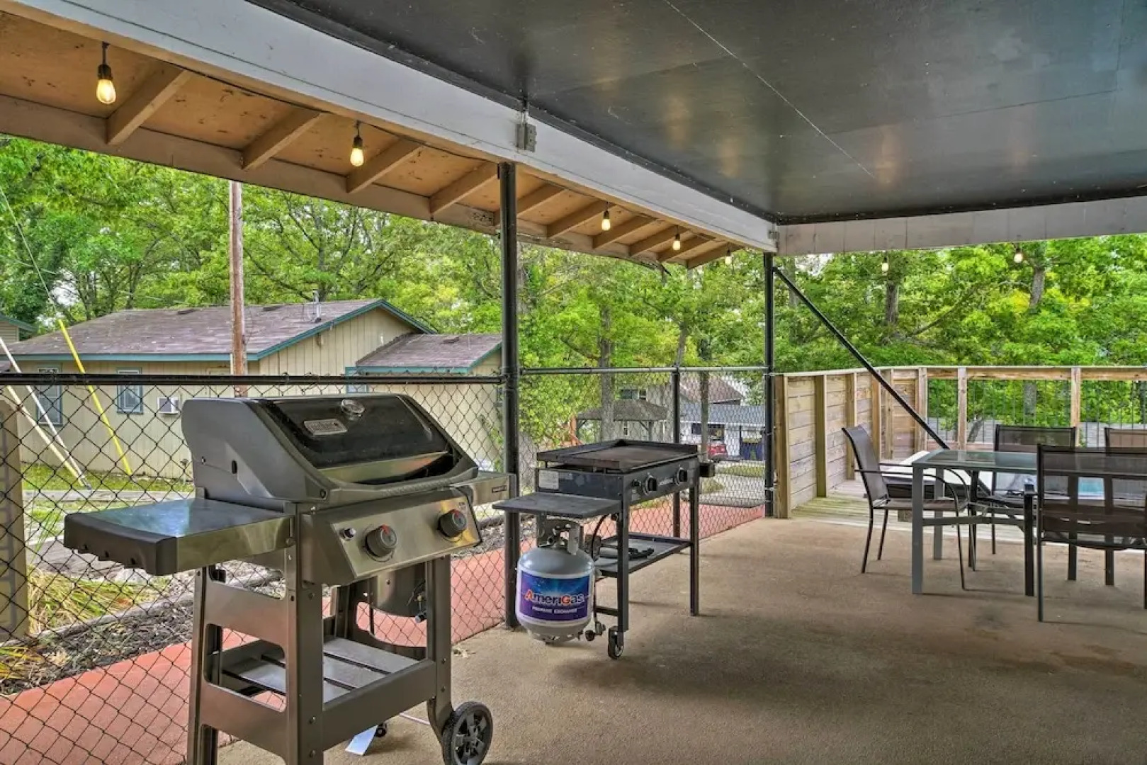 Relaxing Lakeview Retreat in Reeds Spring w/ Deck