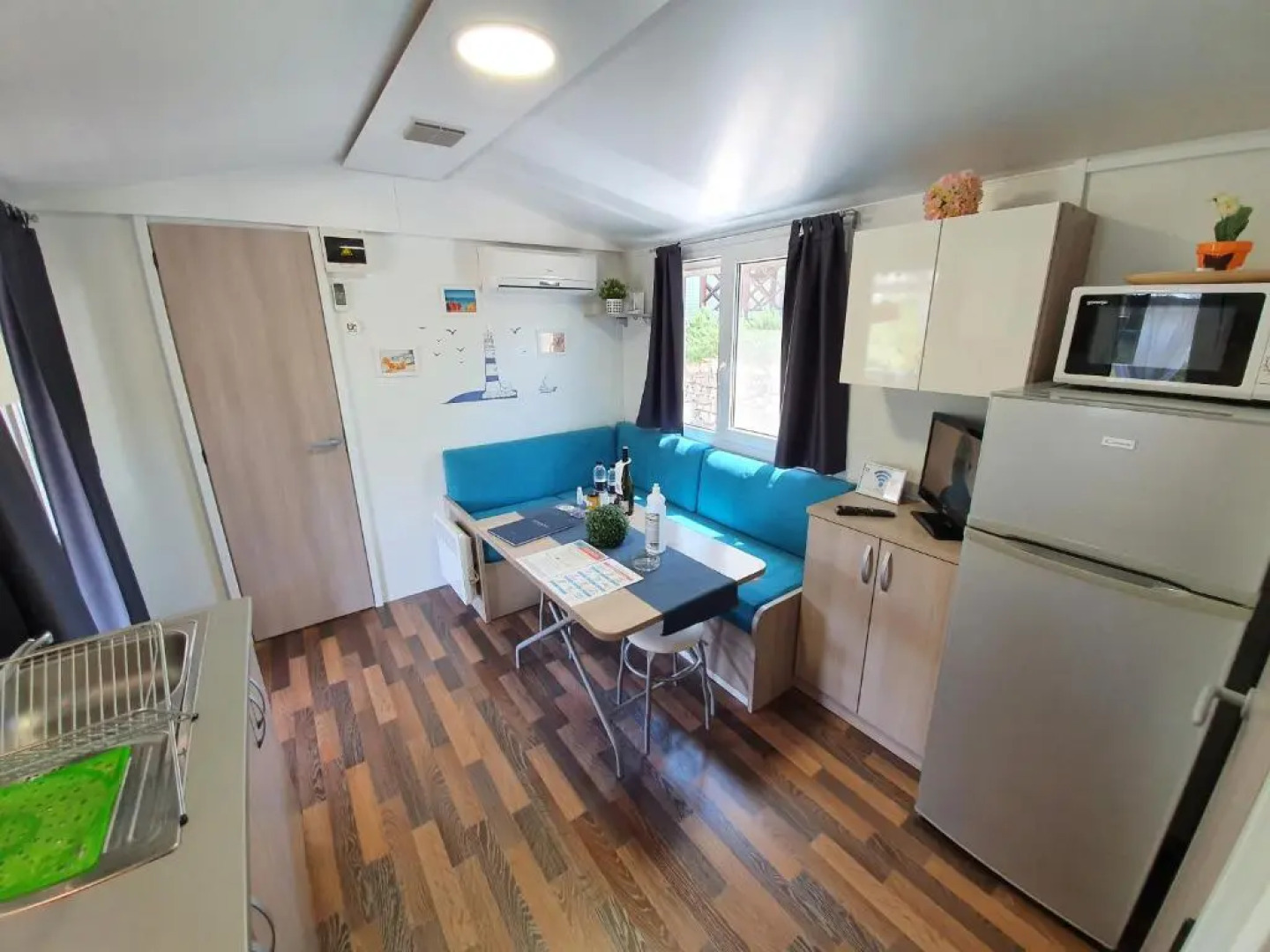 Mobile Home Blue Class B4