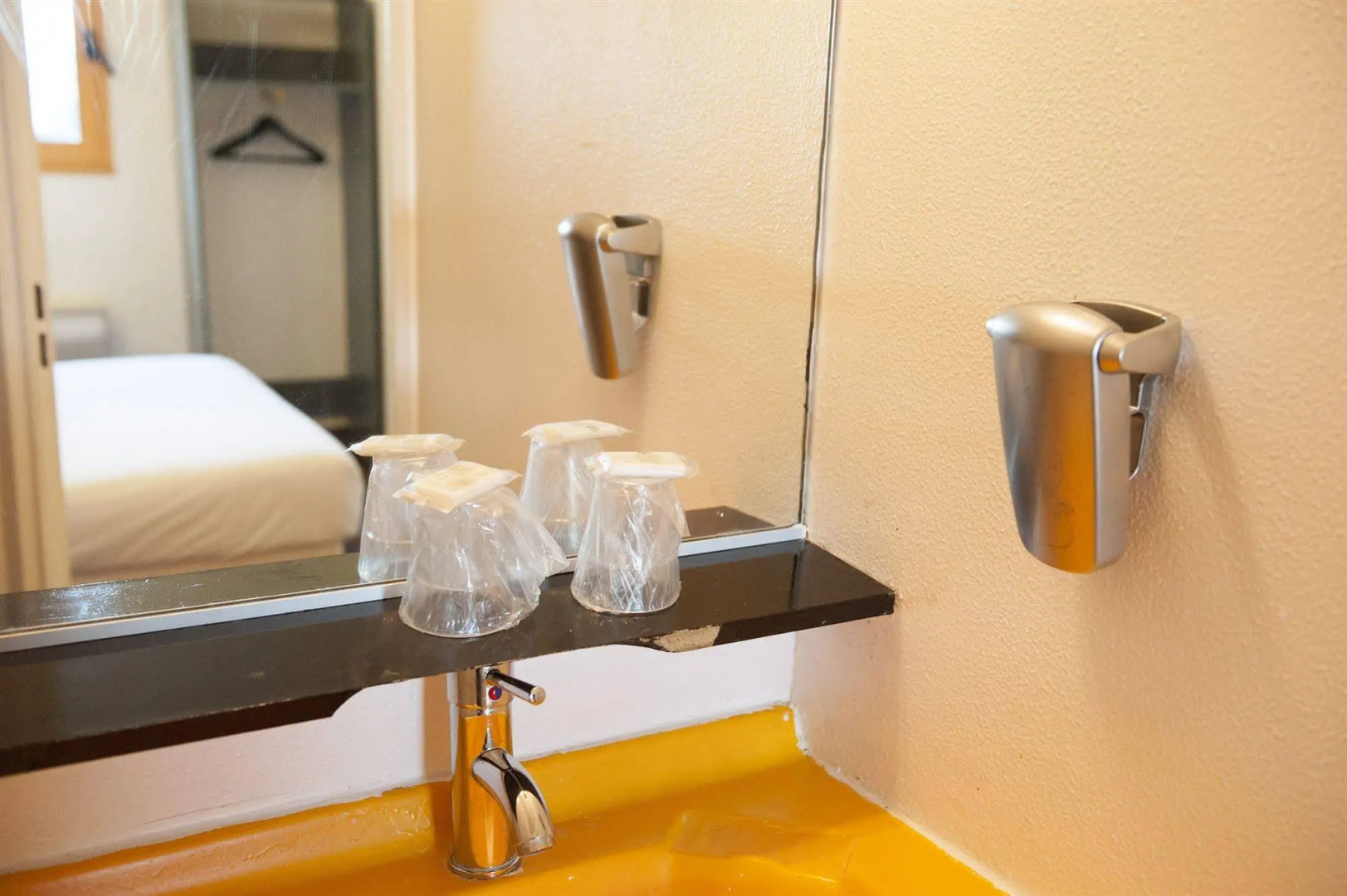 Egg Hotel Goussainville CDG