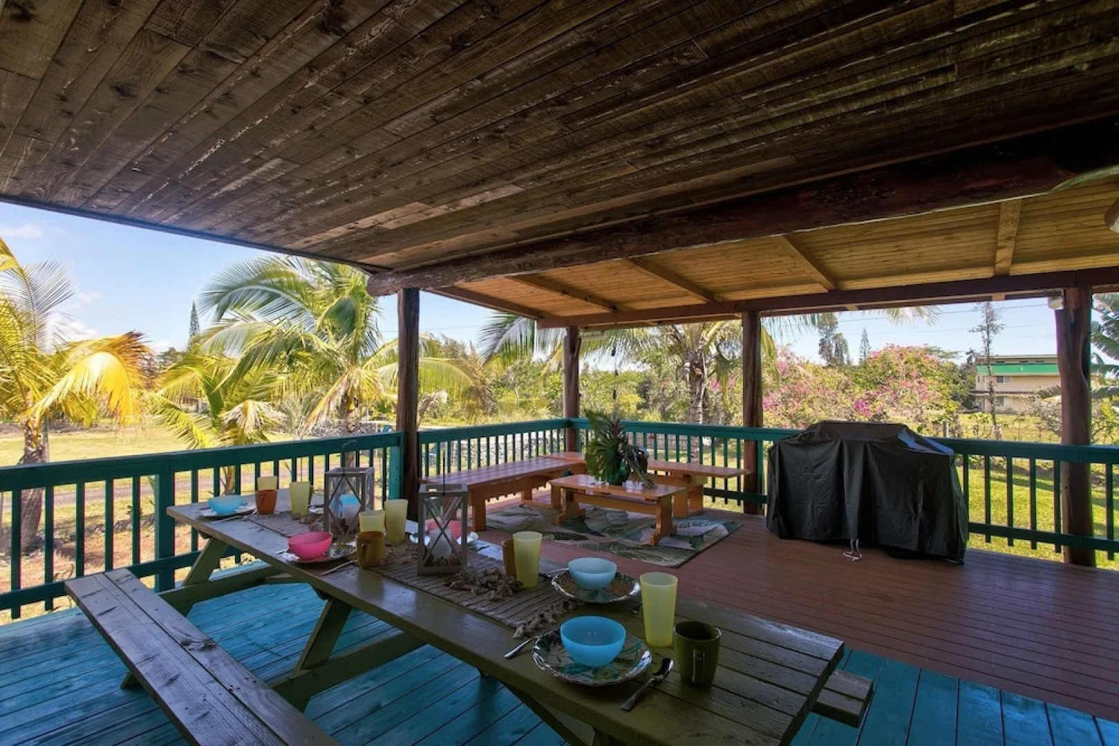 Hale Anuenue Nuku - The Rainbows End 3 Bedroom Home by RedAwning