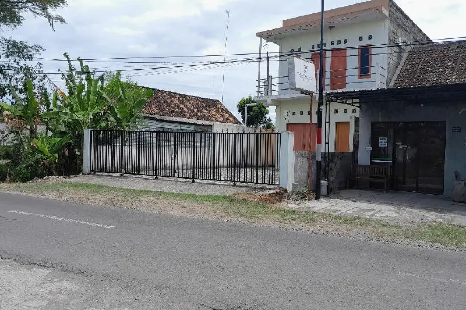 Rumah Singgah Peziarah Ganjuran by ZUZU