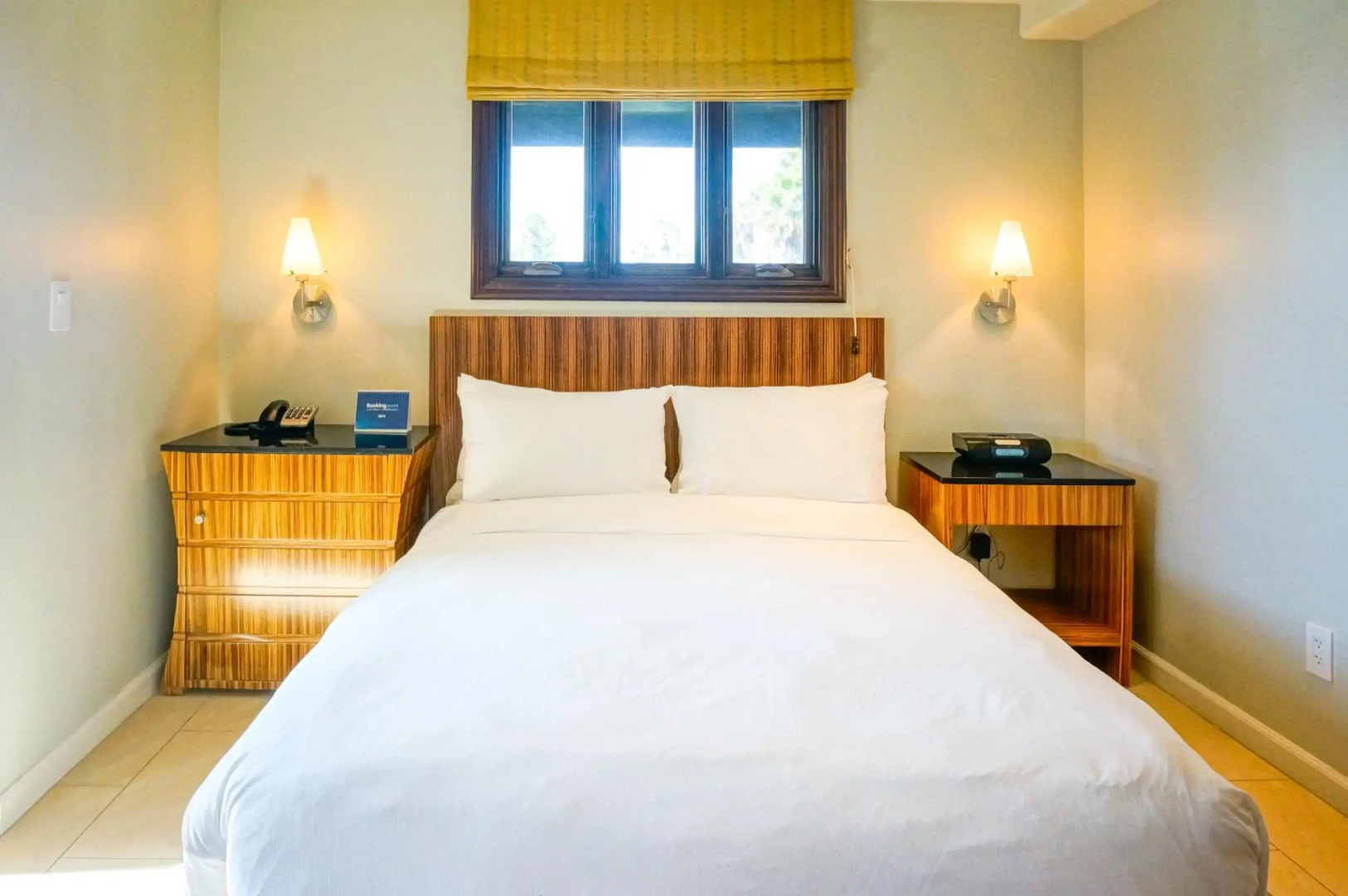 Balboa Inn, On the Beach