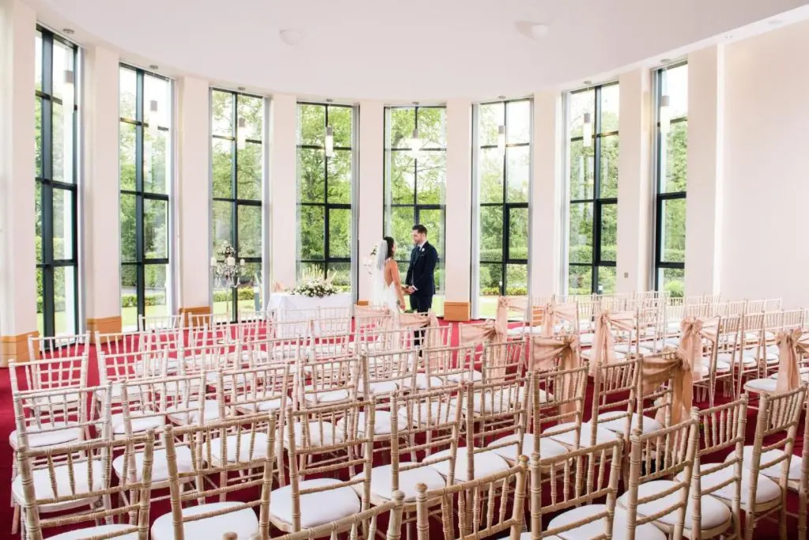 La Mon Hotel And Country Club