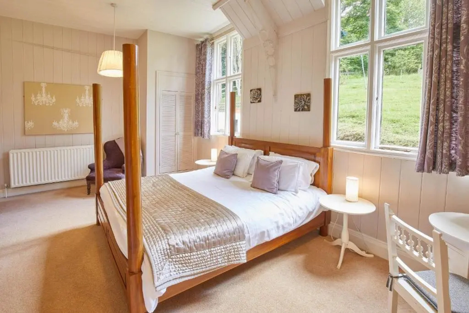 Host Stay The School House