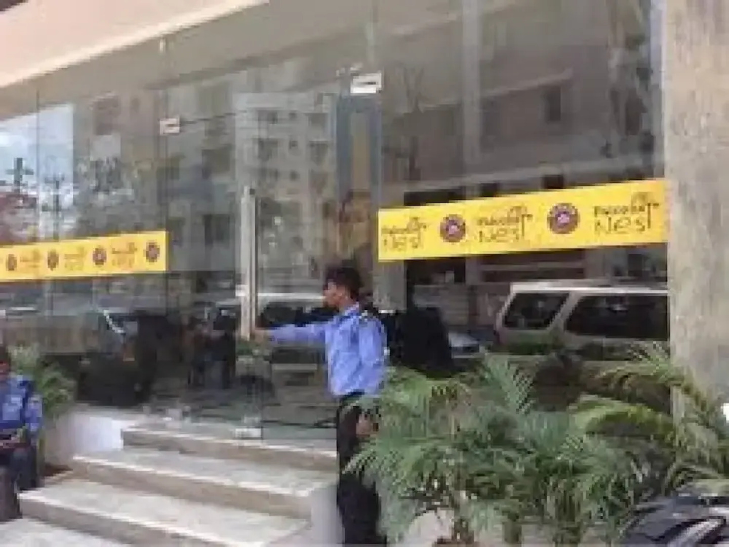 Falcons Nest Lariviera