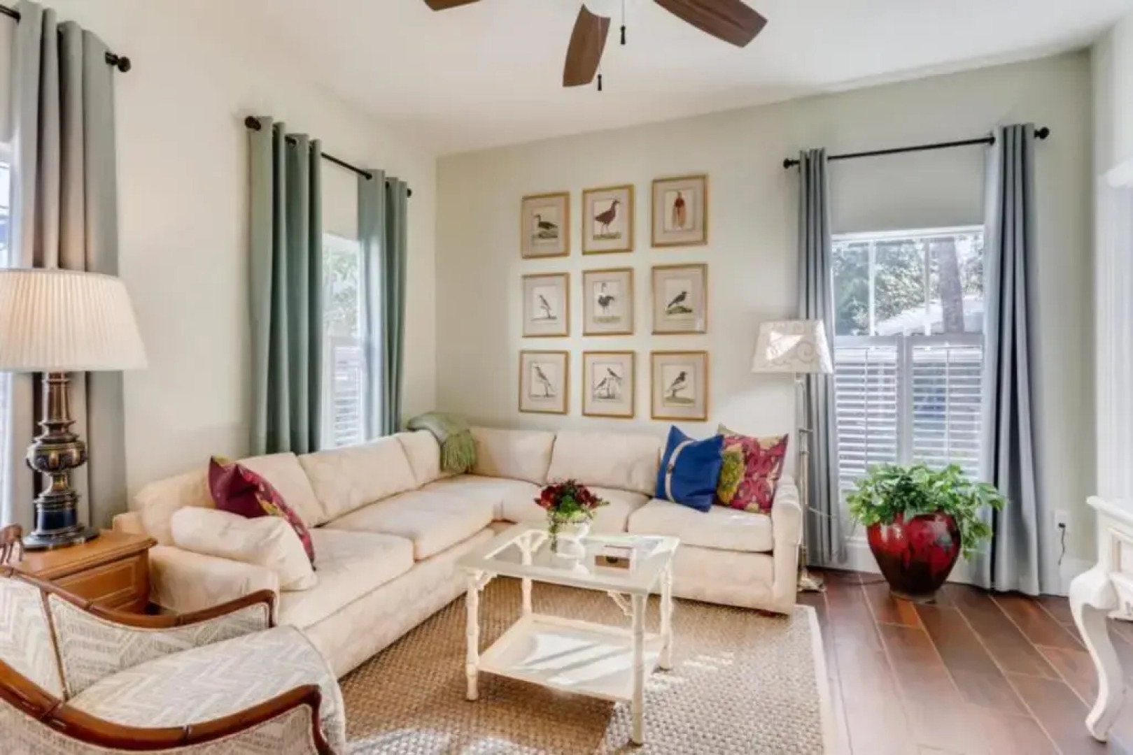 Pink House Modern 3bd 3ba Parking and Porch