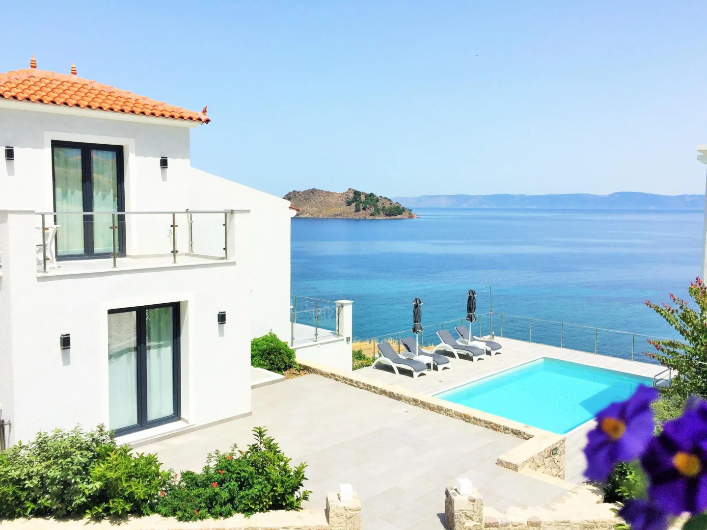 Eleia Seafront Rooms & Villas
