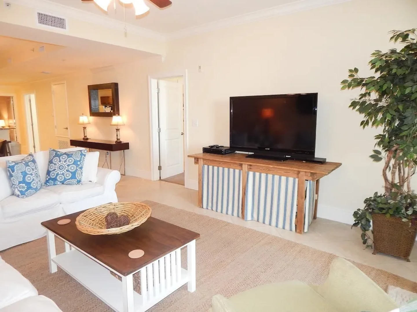 314 Holiday Isle 314 3 Bedrooms 2 Bathrooms Condo