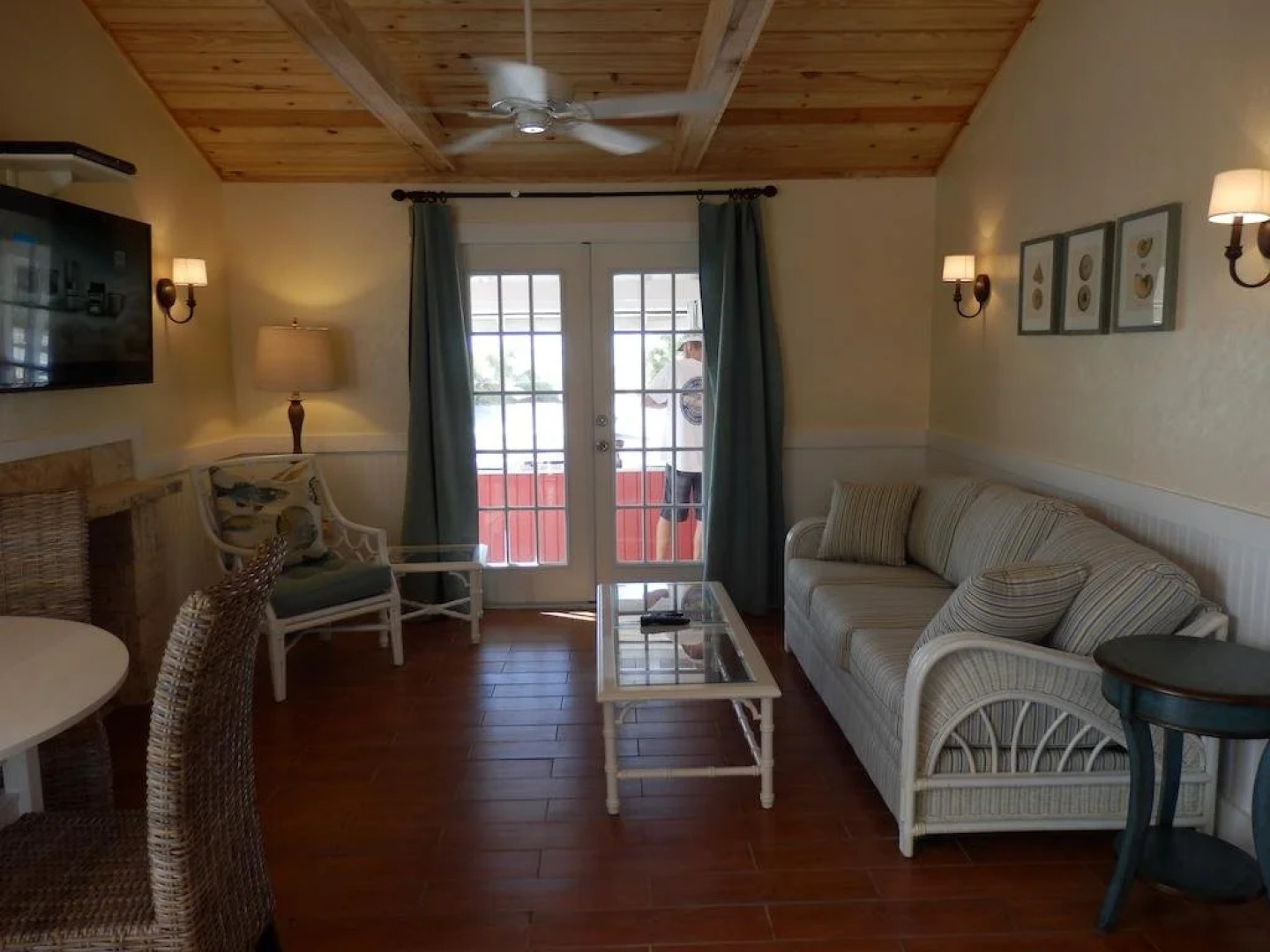 Castaways Beach and Bay Cottages