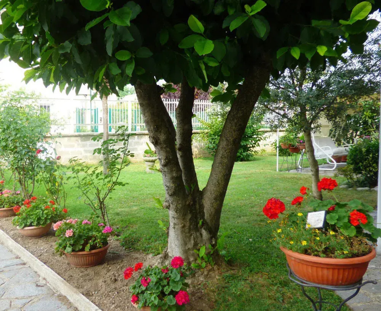 Villa Milano Laghi - Il Giardino Fiorito B&B