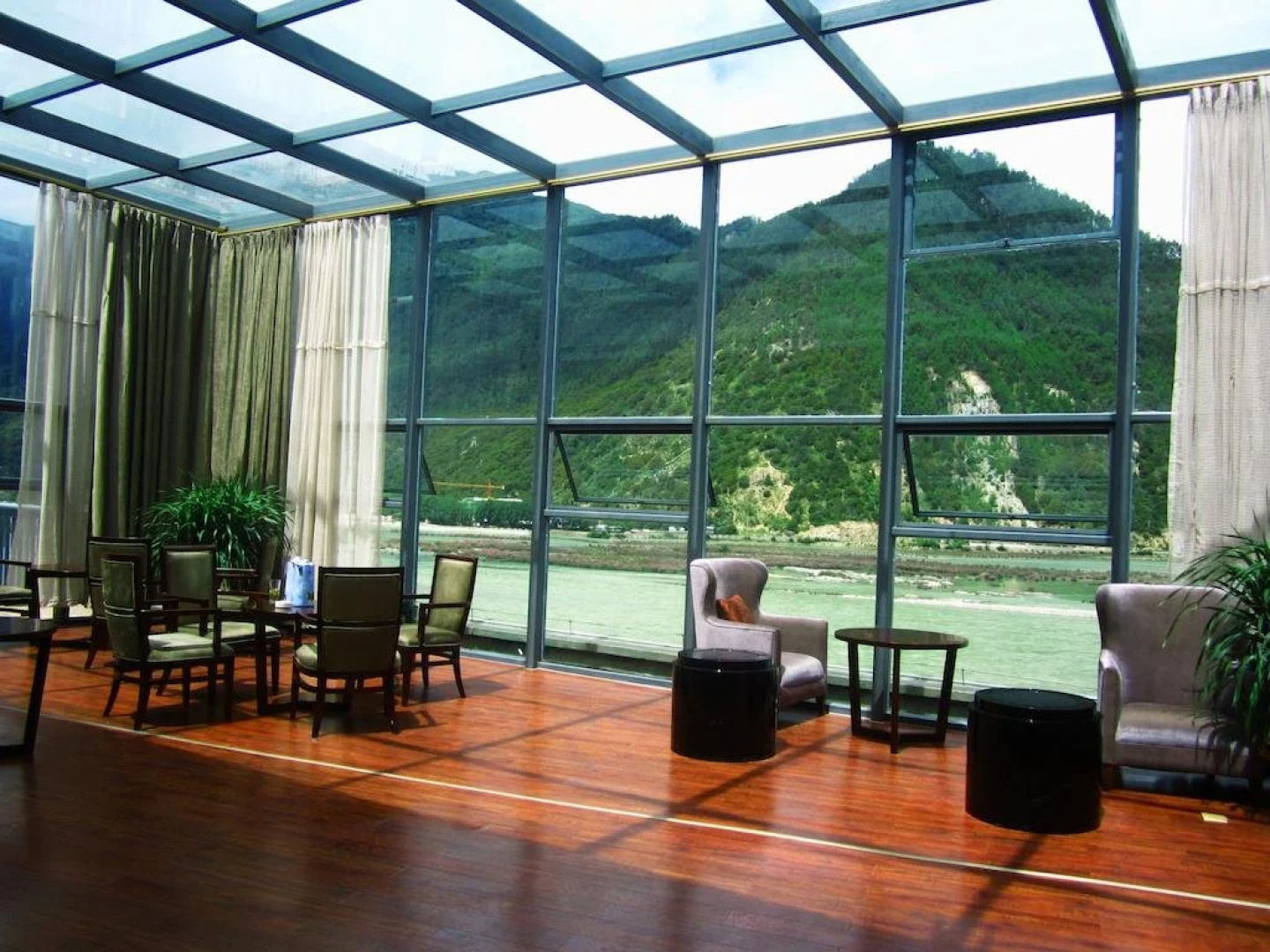 Nyingchi Minshan Hotel