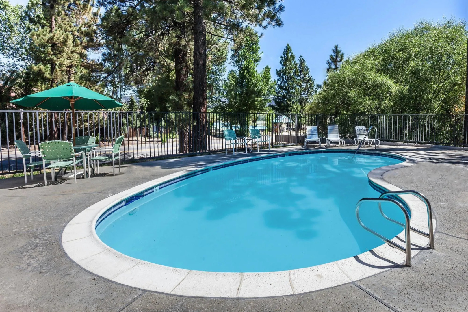 Travelodge by Wyndham Big Bear Lake CA