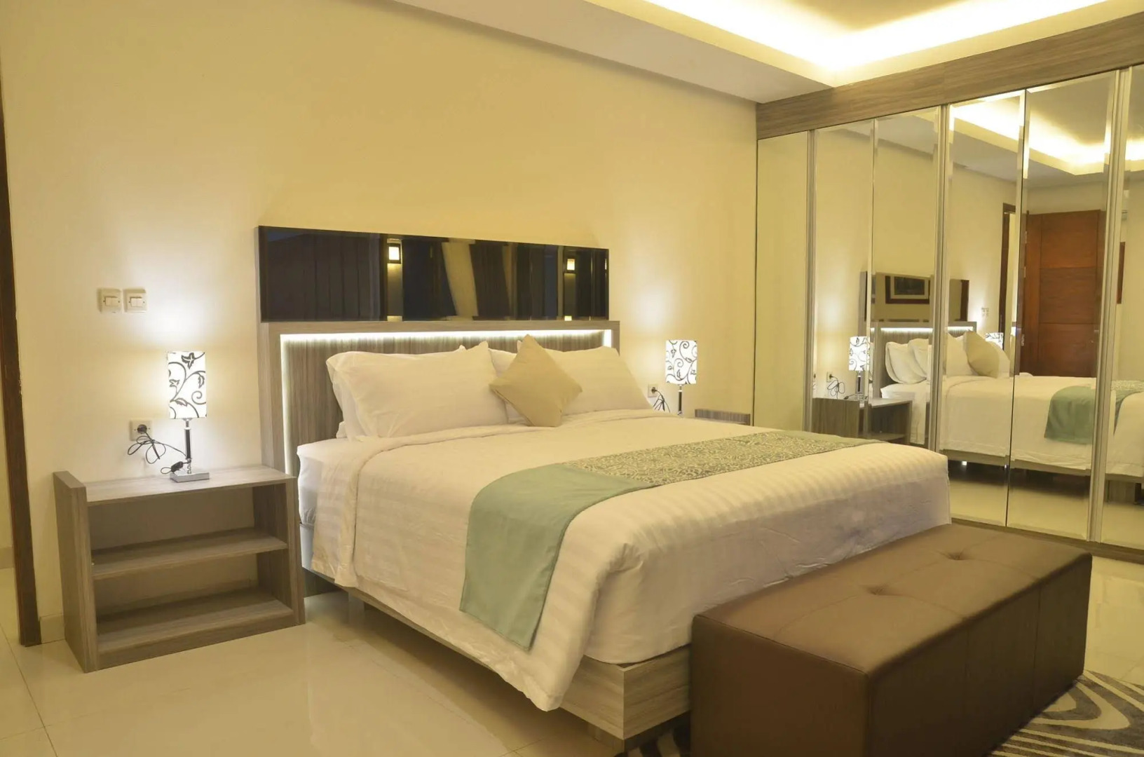 BreezeBlows City View 5BR with Pool + Familly Room