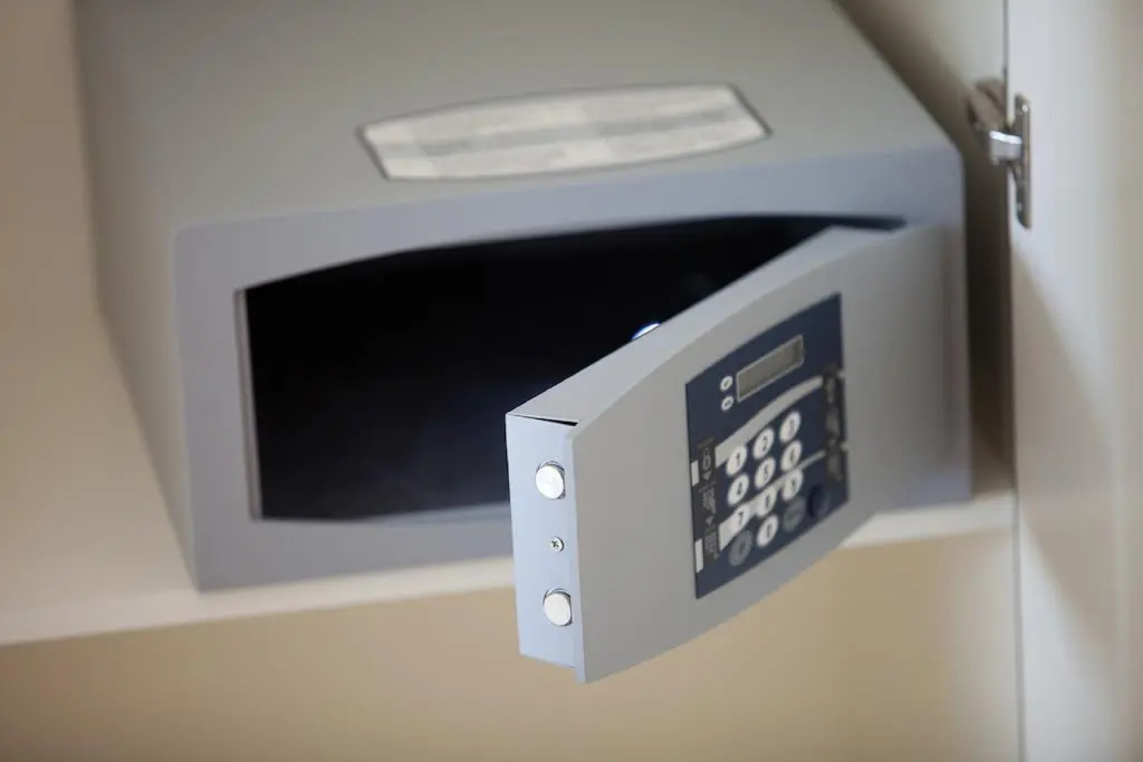 Breaking Business Hotel