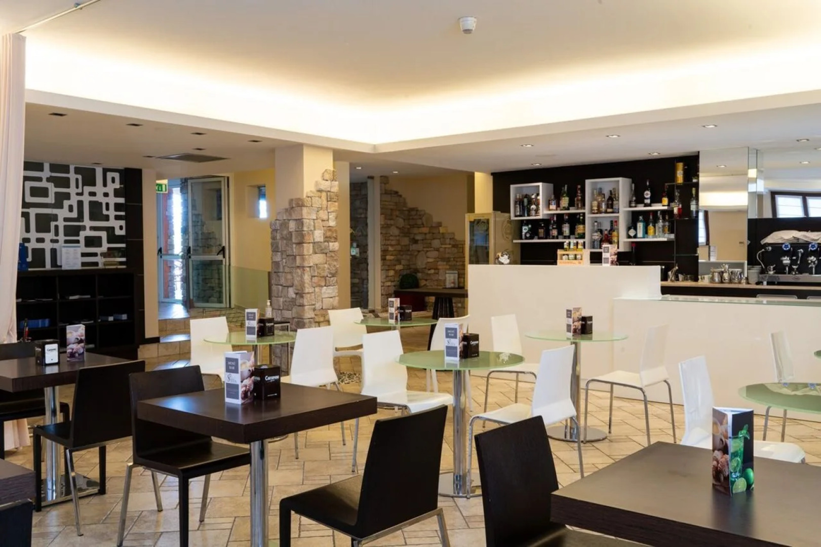 Отель AHG Donna Silvia Wellness Hotel