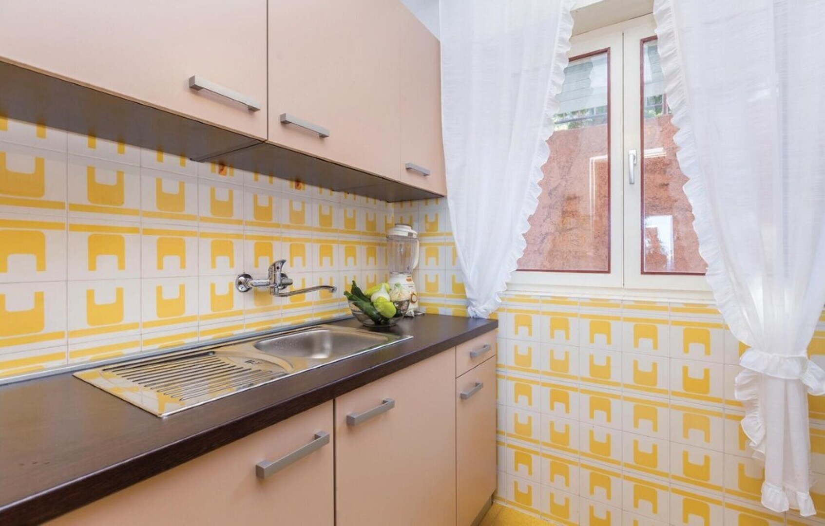 Beautiful Home in Lukovo Sugarje With 5 Bedrooms, Jacuzzi and Wifi