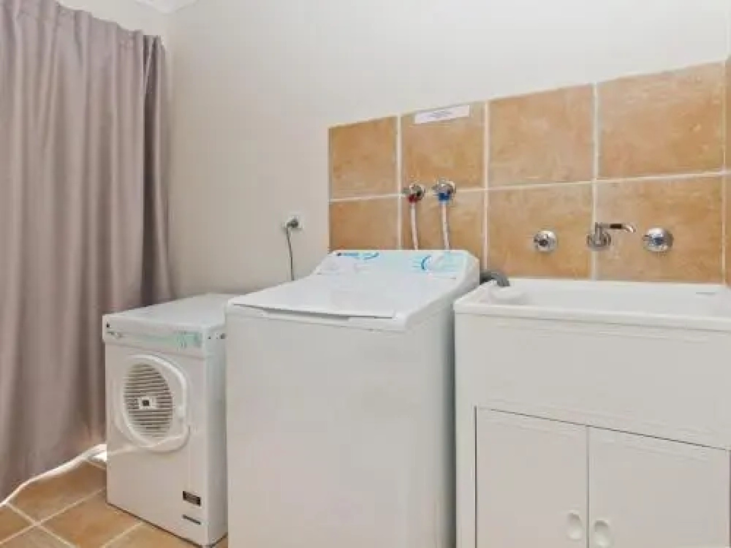 TOPVIEWS - 15Second Av BH