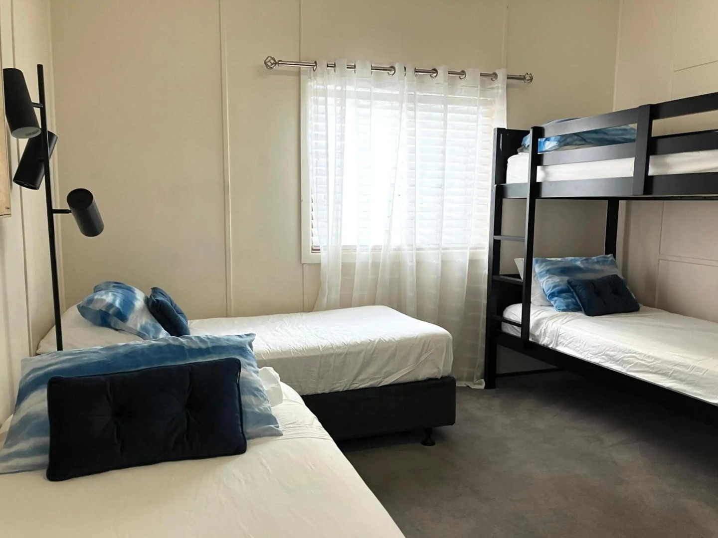 Shellharbour Beach Cottage - walk onto Patrolled beach with flags in summer