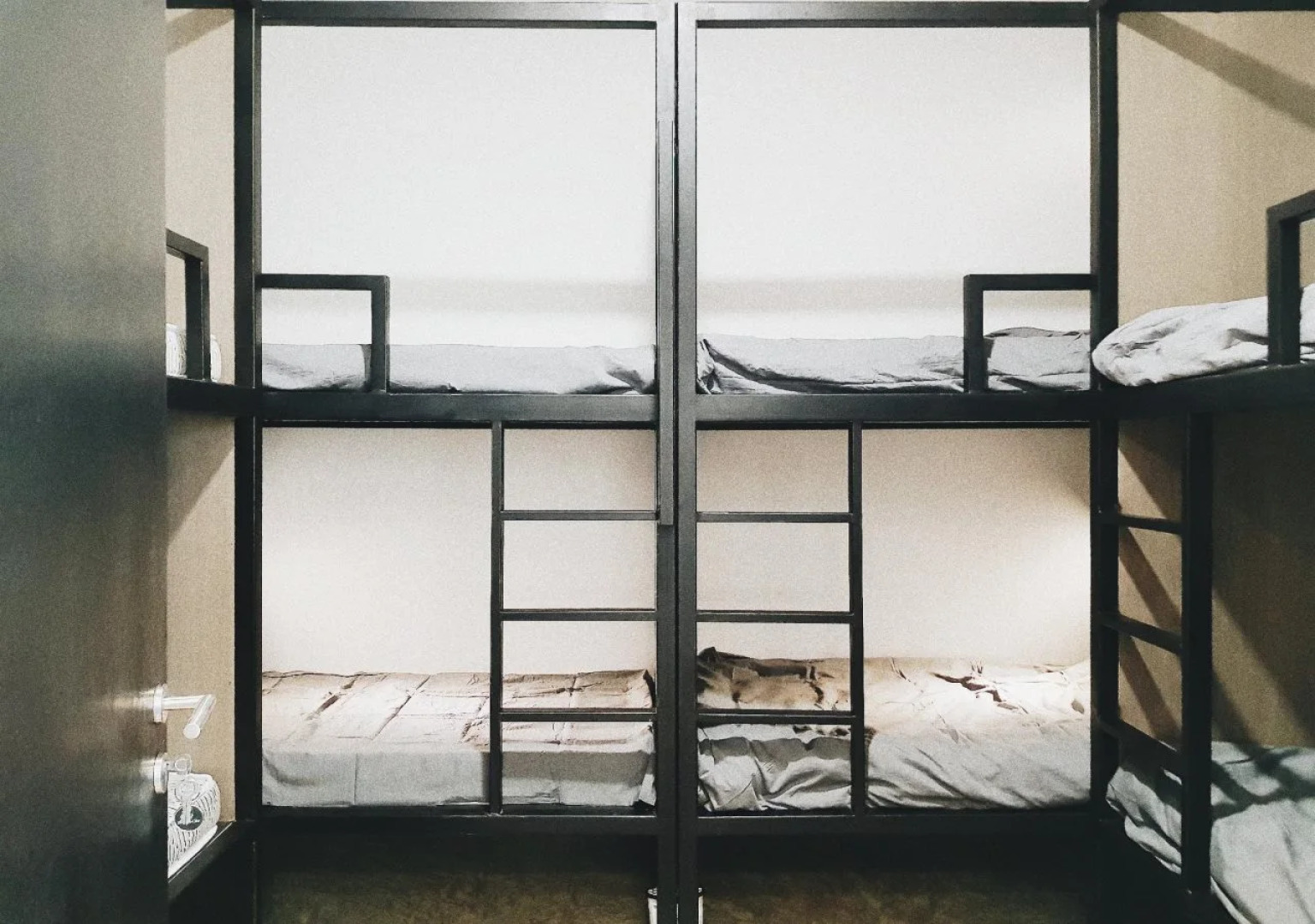 Dimple.Life - Hostel